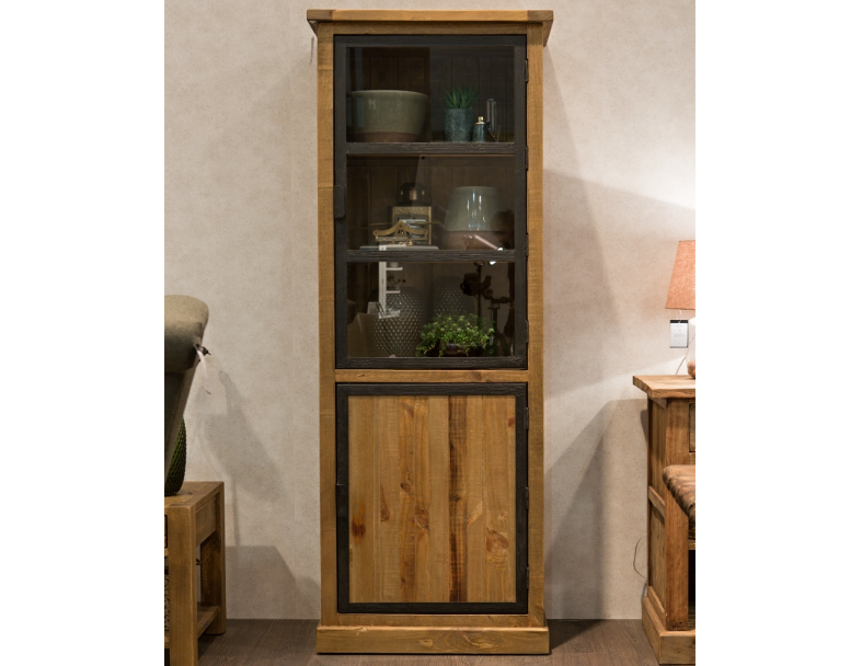 Tanzania_Single_Vitrine